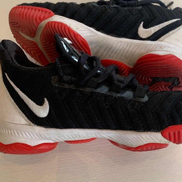 Kids Nike Lebron’s (size US 12) - Picture 9 of 9